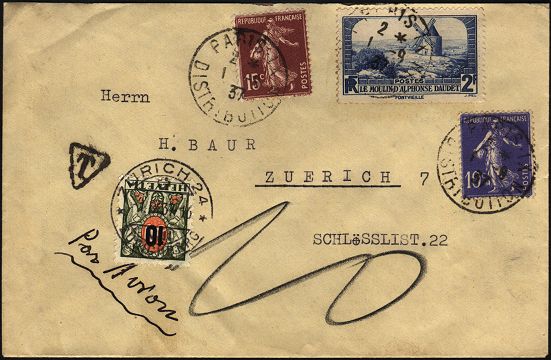 Lettre T dans un triangle