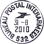 Timbre à date avec logo de la poste et mention : BUREAU POSTAL INTERARMEES et numéro de BPM