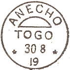 Timbre  date contenant un demi cercle le nom de ville et mention TOGO / 